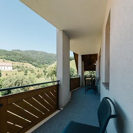 Apartment Moderne 3 Zi.-fewo Blackforest Art Naehe Freiburg