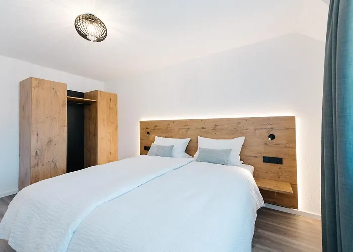 Moderne 3 Zi.-fewo Blackforest Art Naehe Freiburg סימונסבאל