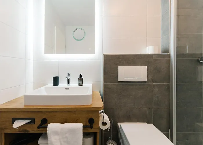 Moderne 3 Zi.-fewo Blackforest Art Naehe Freiburg * סימונסבאל