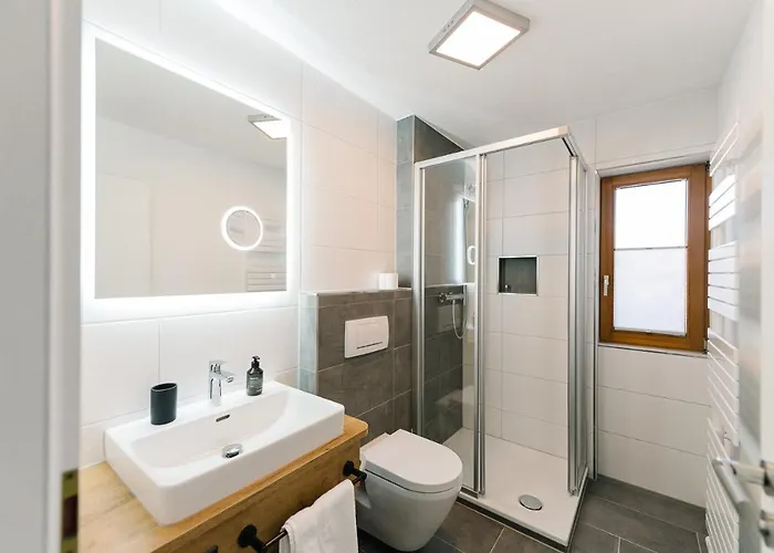 Moderne 3 Zi.-fewo Blackforest Art Naehe Freiburg סימונסבאל